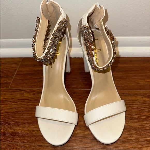 Women’s Lulu Heels - Picture 2 of 5